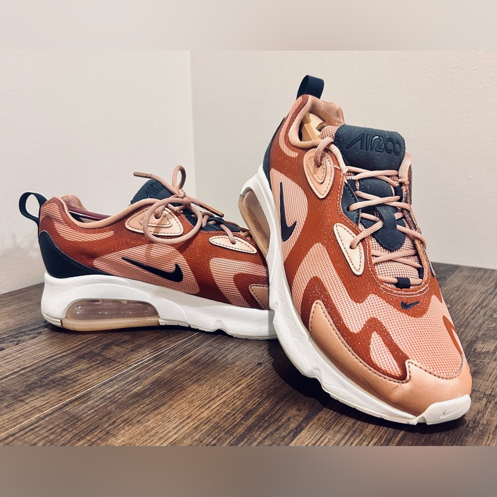 Worn once 8.5 new Women's Air Max 200 Holiday Sparkle Low-Top Sneakers